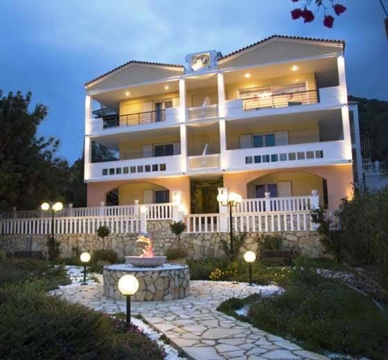 Villa Dolphins Poros Town Bagian luar foto