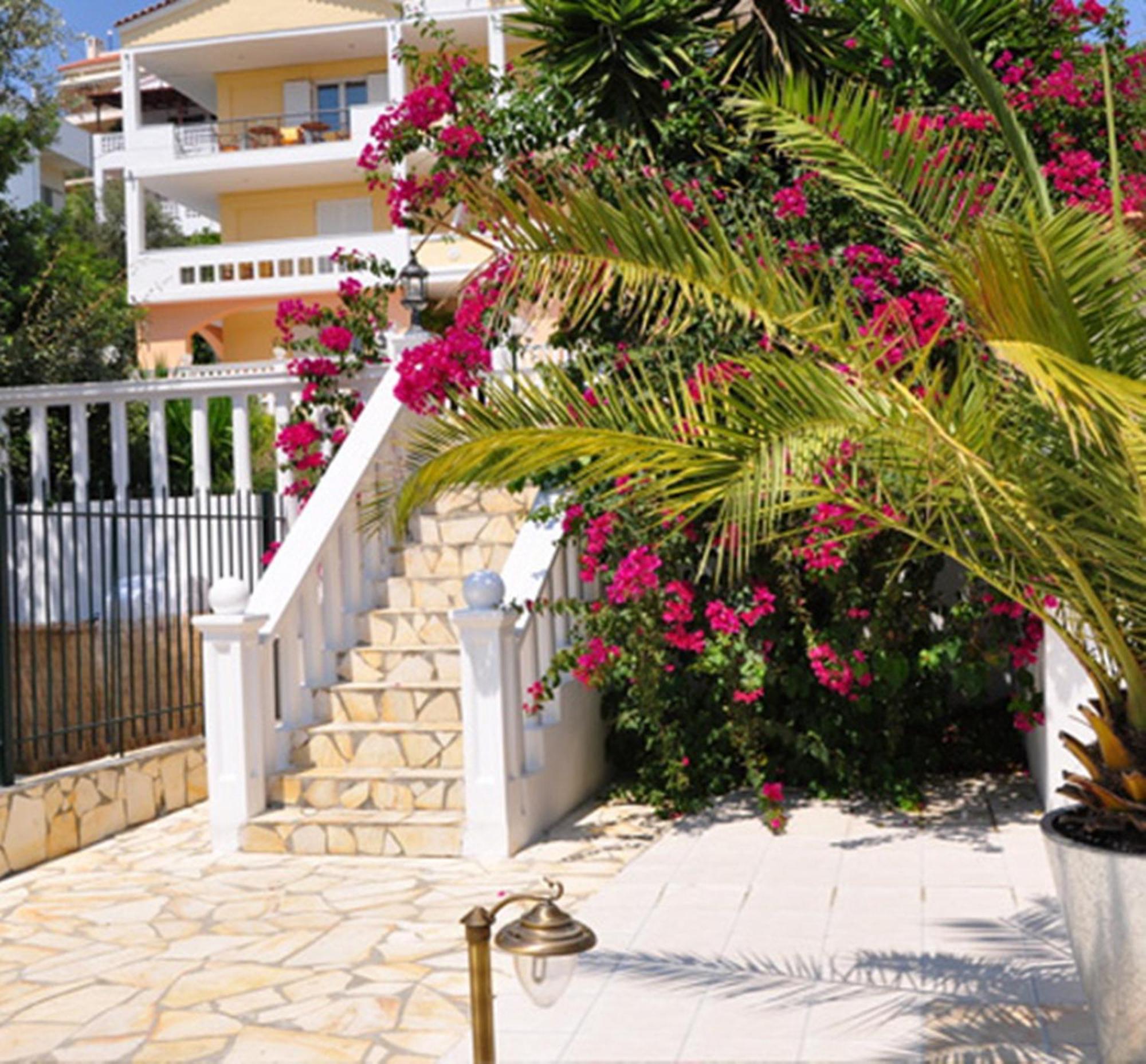 Villa Dolphins Poros Town Bagian luar foto